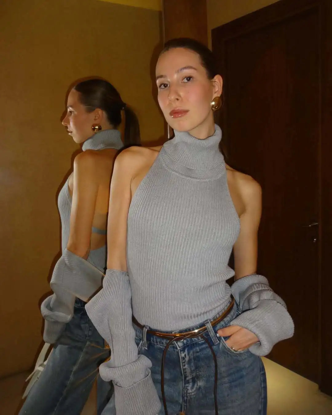 JERSEY DE PUNTO CUELLO ALTO ESPALDA DESCUBIERTA