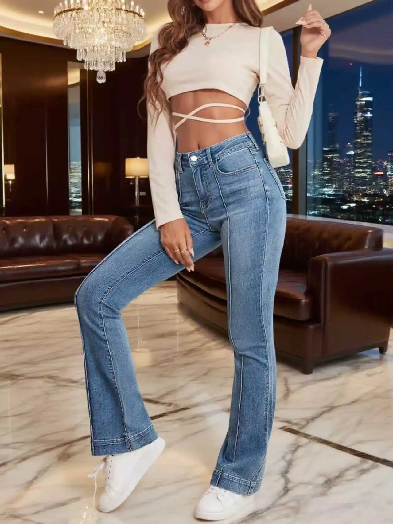 VAQUEROS ELÁSTICOS CON DETALLES EN LAS COSTURAS